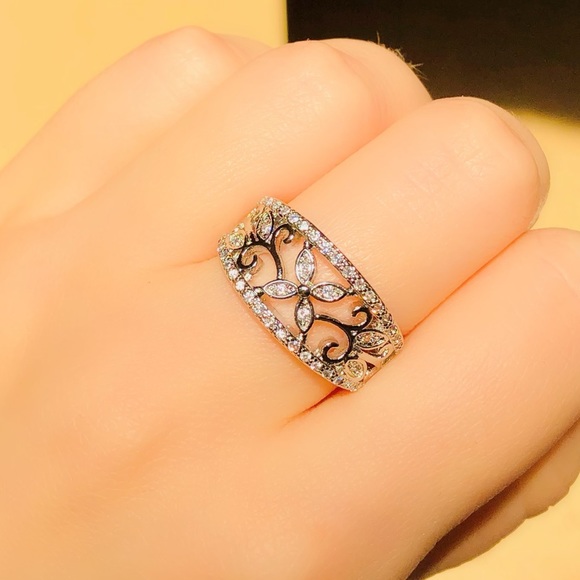 Jewelry - NWOT 925 Silver white sapphire ring